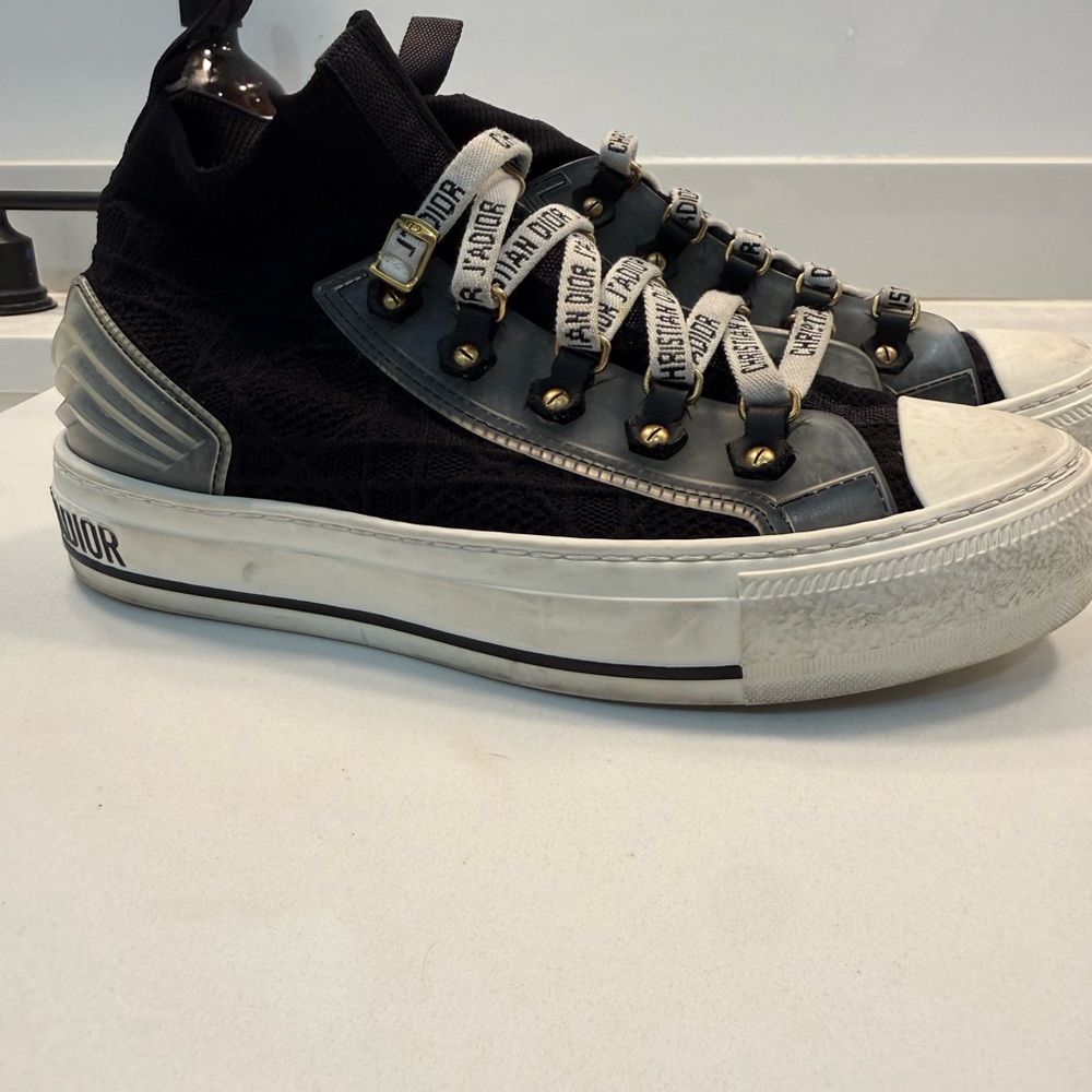Dior Black and White Men’s Low-Top Logo Ribbon Lace Sneakers
